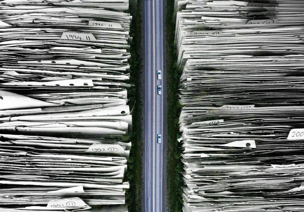 wps ai 数据安全架构示意图，国密加密传输通道与企业私有化部署方案，蓝色科技感背景展示安全防护层级
